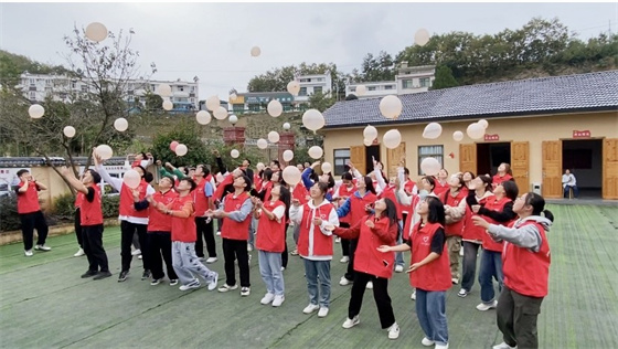 踏寻足迹感初心 重温讲话担使命 ——安康市中心血站联合安康学院团委开展无偿献血志愿服务拓展活动