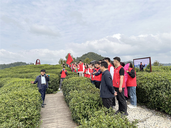踏寻足迹感初心 重温讲话担使命 ——安康市中心血站联合安康学院团委开展无偿献血志愿服务拓展活动