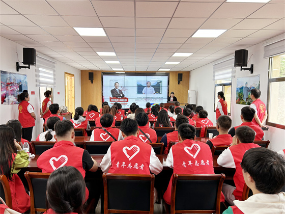 踏寻足迹感初心 重温讲话担使命 ——安康市中心血站联合安康学院团委开展无偿献血志愿服务拓展活动