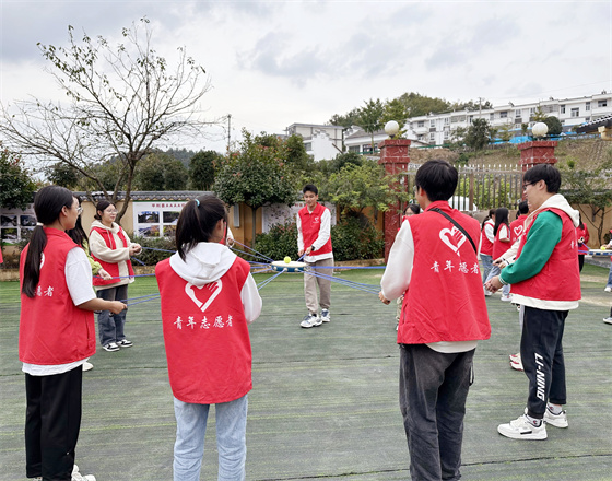 踏寻足迹感初心 重温讲话担使命 ——安康市中心血站联合安康学院团委开展无偿献血志愿服务拓展活动