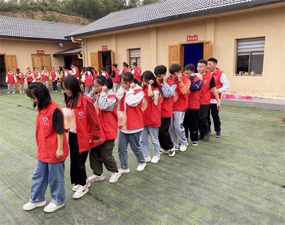 踏寻足迹感初心 重温讲话担使命 ——安康市中心血站联合安康学院团委开展无偿献血志愿服务拓展活动