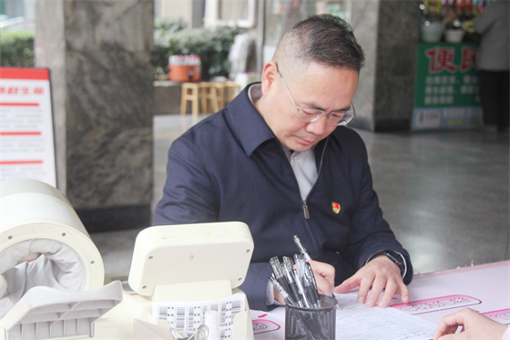 医心向党 热血为民——安康市中心血站联合安康市中心医院组织开展无偿献血活动