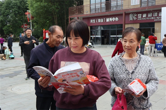 无偿献血护佑生命 爱心传递彰显文明——市中心血站联合建民社区新城党委开展无偿献血进社区宣传暨主题献血活动