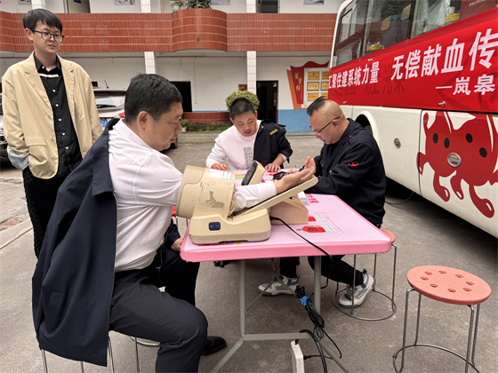 岚皋县住建局：开展“汇聚住建系统力量 无偿献血传递爱心”主题党日活动