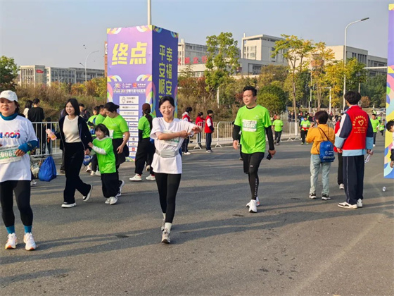 燃起来！安康市中心血站跑团为“爱”奔跑