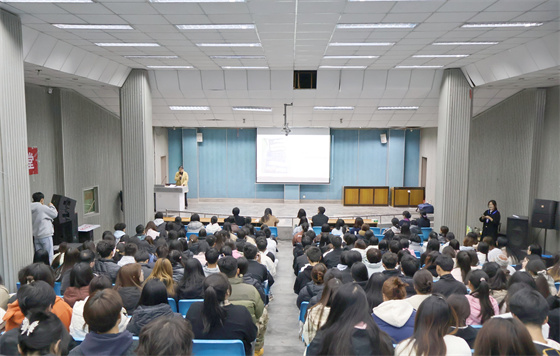 安康市中心血站走进安康职业技术学院开展无偿献血科普知识讲座