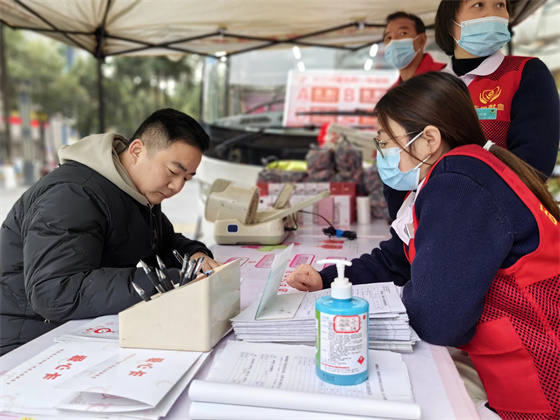 “医”心向党 护佑健康|安康市中心医院组织开展冬季爱心献血活动