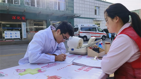 安康市中心血站联合通用技术国中康健电建医疗安康医院开展无偿献血活动