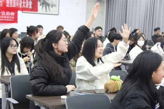 传承雷锋精神 点亮青春之光丨安康市中心血站走进安康学院开展无偿献血科普大讲堂