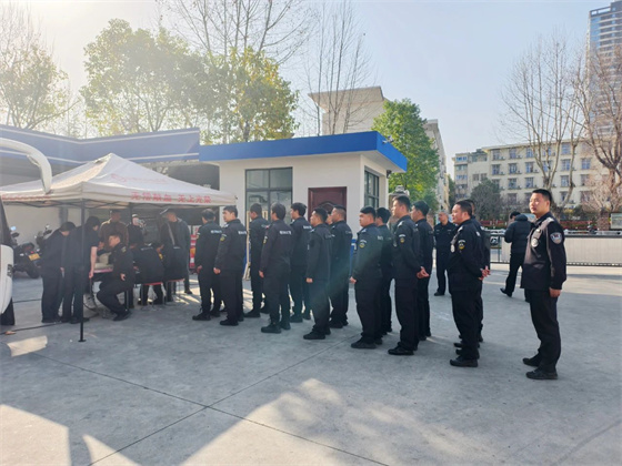 警徽闪耀 热血同行丨汉滨分局特警大队、新城派出所联合开展献血活动