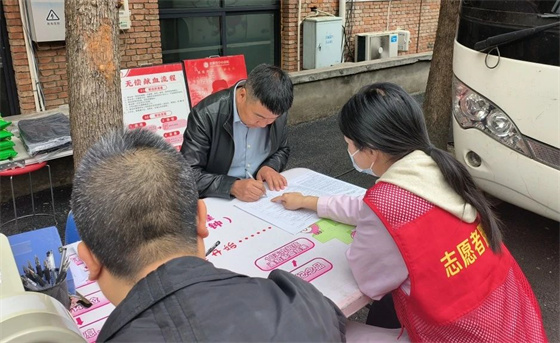 “锋”火相传 热血同行——关庙镇开展学雷锋无偿献血活动