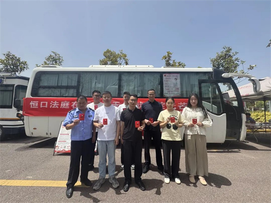 热血铸法魂 大爱显担当——汉滨法院组织开展无偿献血活动