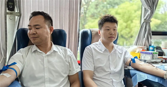 汇聚青春正能量 无偿献血传爱心——市中心血站联合中共安康人力资源服务行业总支委员会开展无偿献血活动