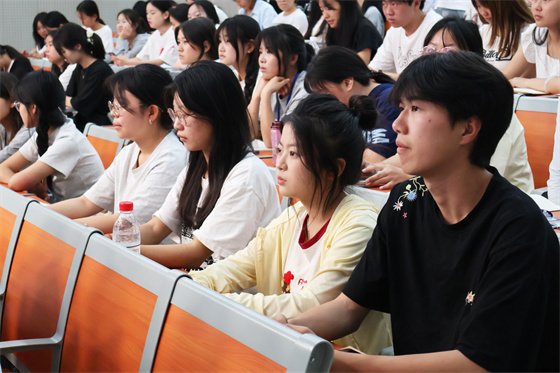安康市中心血站走进安康职业技术学院开展多场无偿献血科普大讲堂