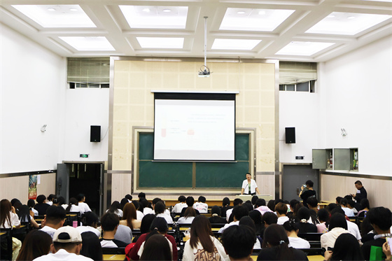 安康市中心血站走进安康职业技术学院开展多场无偿献血科普大讲堂