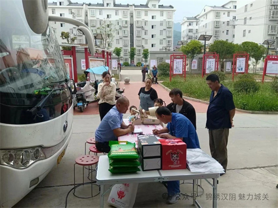 汉阴县城关镇西苑社区组织开展无偿献血活动