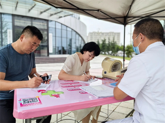 高新区多家单位联合开展无偿献血活动
