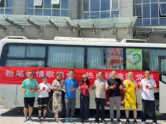 市中心血站联合岚皋中学开展无偿献血活动