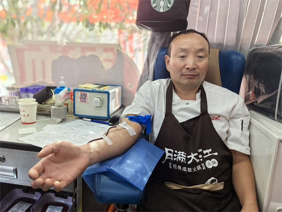 热血沸腾，爱心涮起来|汉阴月满大江火锅店开展无偿献血活动