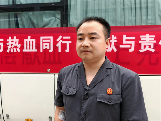 汉滨法院高新法庭组织开展无偿献血活动