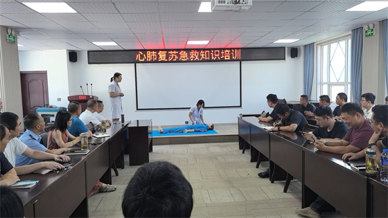 市中心血站联合岚皋公路段开展无偿献血活动