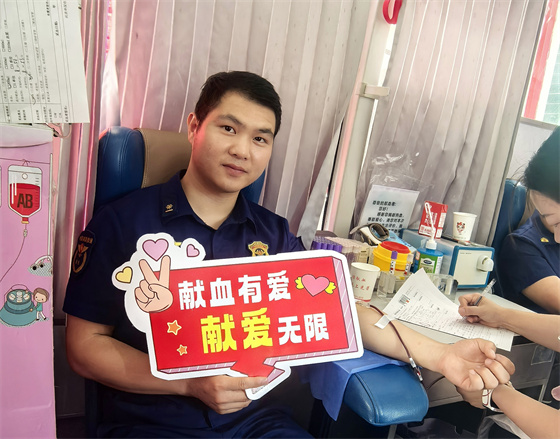 热血聚力 担当为民|岚皋县消防救援大队、恒口示范区（试验区）综合行政执法大队开展无偿献血活动