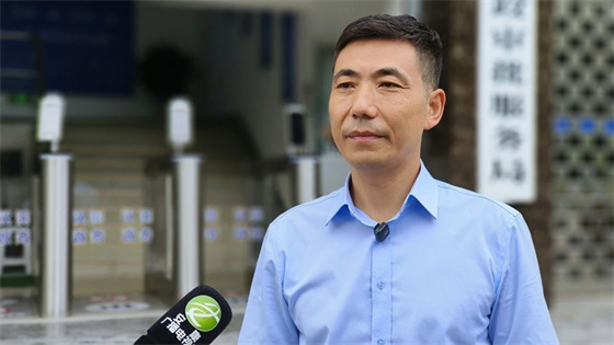 市中心血站联合汉滨区行政审批服务局开展无偿献血活动