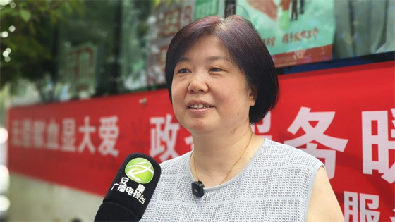 市中心血站联合汉滨区行政审批服务局开展无偿献血活动