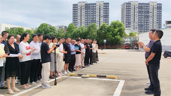 爱心方向盘·热血护安康丨安康市中心血站联合安华出租车有限公司开展公益宣传活动