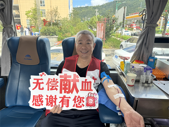 爱心涌流全城丨旬阳市机关干部与乡镇社区踊跃献血为生命“加油”