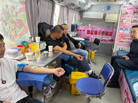 热血传递希望 供销奉献爱心|岚皋县巴隆供销公司、岚皋鑫盛酒店开展无偿献血活动