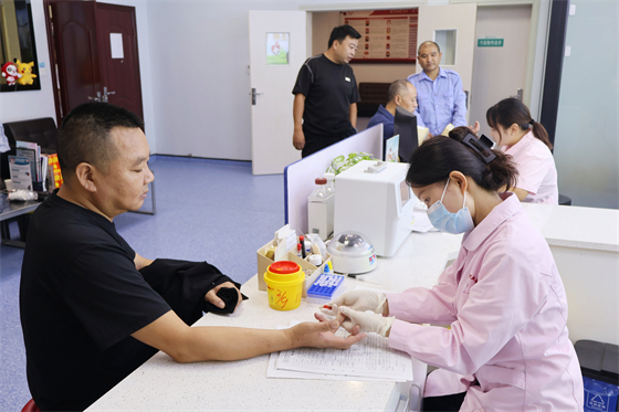 热血聚力 生命续航|安康市公路局汉滨公路段、岚皋县检察院开展无偿献血活动
