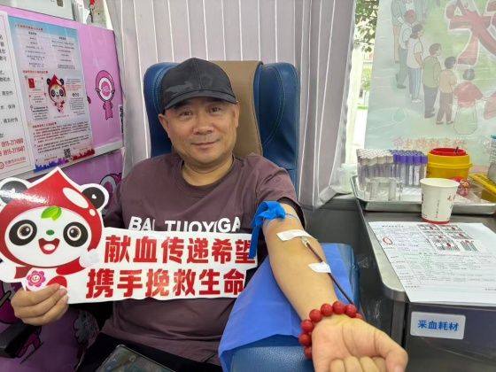 无偿献血榜样的力量 | 胡建 胡军：八年结伴献血 续写“双倍奉献”