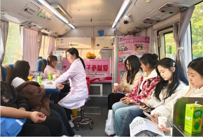 安康学院莘莘学子用青春热血传递城市温暖