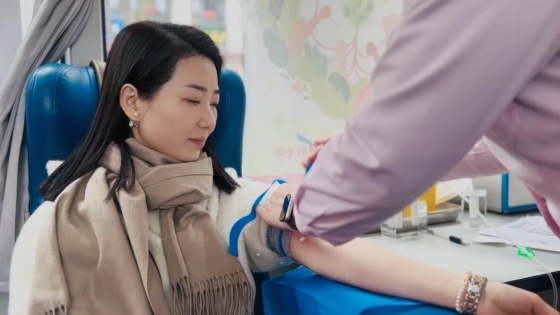 安康市中心血站联合安康市一小开展无偿献血活动