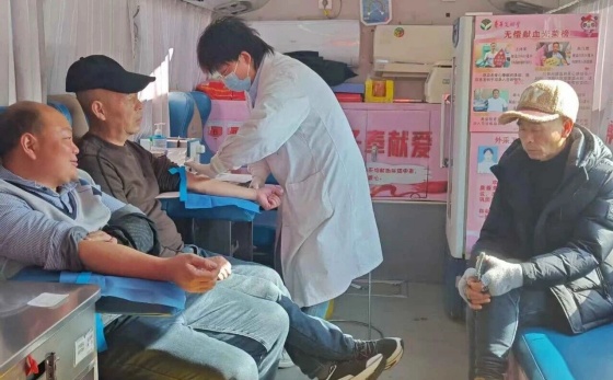 寒日暖情 热血传爱 | 石泉县创投中心办公区多家单位联合开展无偿献血活动