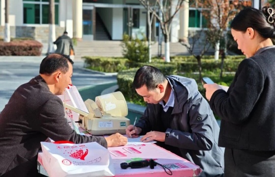 为生命“续航”！汉阴县干群踊跃献血暖寒冬