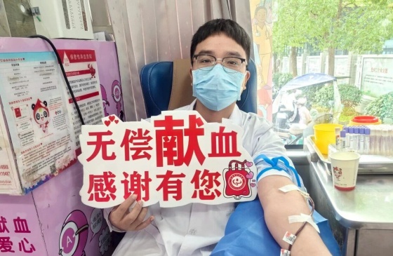 白衣天使率先垂范，卷袖献血彰显仁心大爱 | 汉阴县妇幼保健院开展无偿献血活动