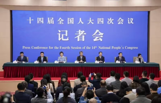 两会之声丨雷海潮主任强调：血液不能够制造，只能够靠大家捐献爱心