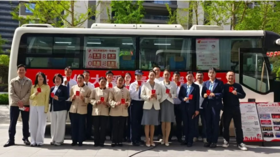 热血传大爱，奉献暖社区 | 汉滨区老城街道办事处、安康柏城置业有限公司、陕西康居樾华物业服务有限公司开展无偿献血活动