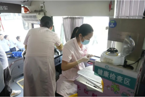 涓涓热血暖生命——陕西朋成宇泰产业中心开展无偿献血活动