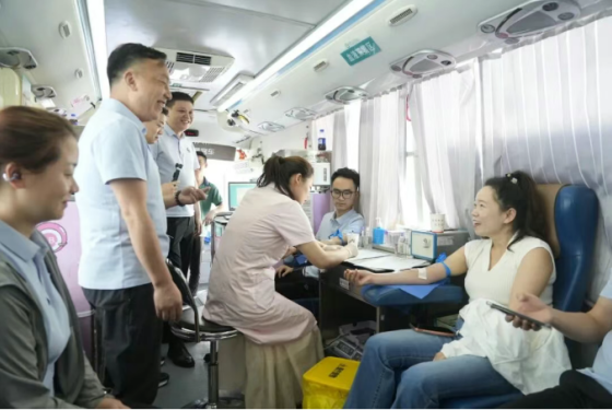 涓涓热血暖生命——陕西朋成宇泰产业中心开展无偿献血活动