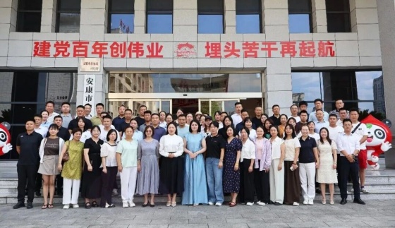 安康市同城小微企业商会参加血站开放日暨爱心献血活动