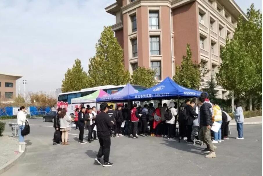 郑州工程技术学院开展无偿献血活动