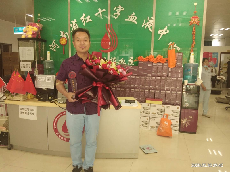甘将热血献万民