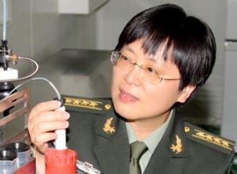 入鄂抗疫的“硬汉”女少将——陈薇