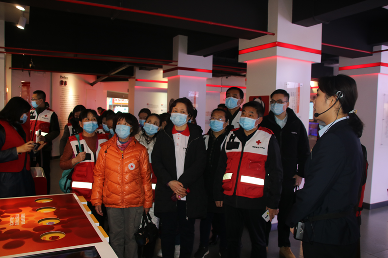 郑州志愿者在接种新冠疫苗前踊跃献血