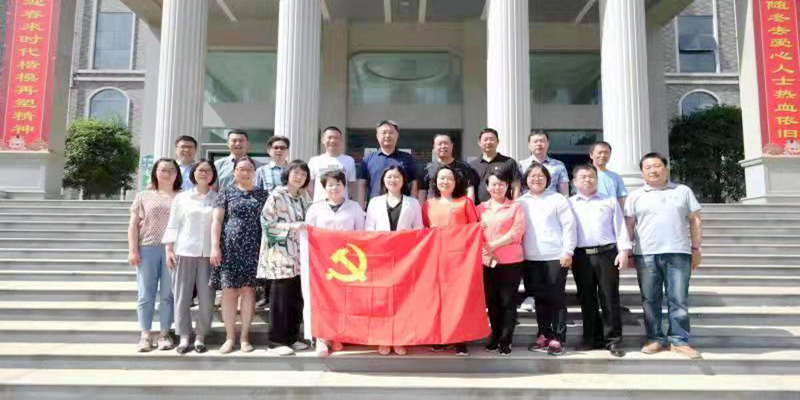 财务审计党支部开展“寻访红色足迹，学习光辉党史”主题党日活动
