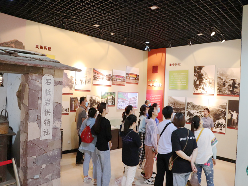 寻访红色足迹  学习光辉历史