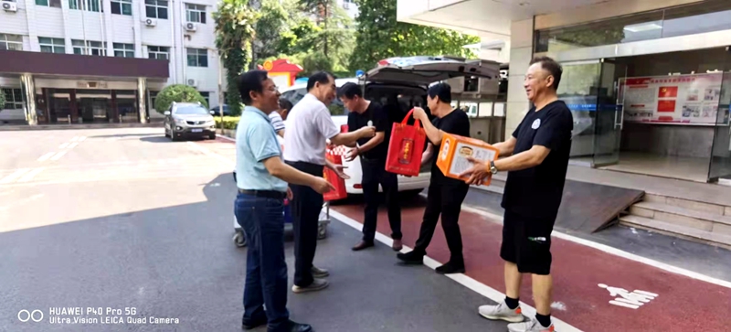 河南省红十字血液中心开展夏日送清凉慰问活动